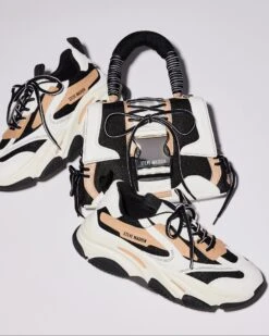 DIEGO BAG BLACK/TAN -Steve Madden Shop SM 2023 NOVEMBER DTC STILLS 11 POSSESSION BDIEGO 0042 2c99adc7 dea3 4873 bb09 8e8f06b55c29