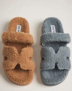 MAYVEN FAUX SHEARLING CAMEL FABRIC -Steve Madden Shop SM 2023 NOVEMBER SHEARLING 02 MAYVEN S 0035 b02c9115 4f67 4249 8d40 77a84602bf87