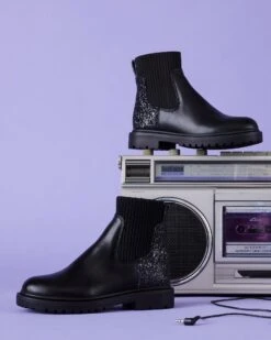 KIDS' LILYANA BLACK GLITTER -Steve Madden Shop SM 2024 BACK TO SCHOOL KIDS 01 JLILYANA 0172