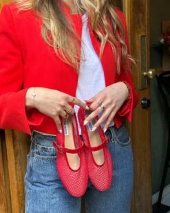 DREAMING RED -Steve Madden Shop SM 2024 JUNE UGC 17 MESH