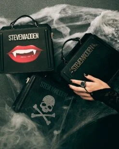 EVELYN FANG BAG BLACK 13 EVELYN FANG BAG BLACK -Steve Madden Shop SM 2024 OCTOBER TRENDS 06 BEVELYN 10034