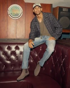 SYRE DARK GREY SUEDE -Steve Madden Shop SM 2024 Q3 MENS 02 SYRE 0056 CROPPED