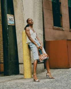 ANISE BAG BROWN COW PRINT 19 ANISE BAG BROWN COW PRINT -Steve Madden Shop SM 2025 JULY TREND SUMMER STREET 12 NOIR ANISE 02211