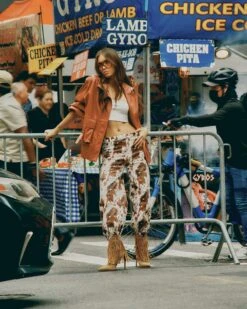 FALTER CHESTNUT SUEDE -Steve Madden Shop SM 2025 JULY TREND SUMMER STREET 4 FALTER 236