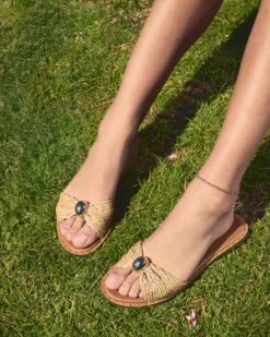 DIPSY NATURAL RAFFIA -Steve Madden Shop SM 2025 MAY DTC TRENDS 32 DIPSY 0465