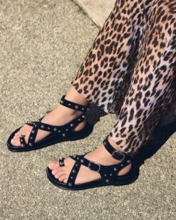 LINEAR BLACK SUEDE 17 LINEAR BLACK SUEDE -Steve Madden Shop SM 2025 MAY DTC TRENDS 39 LINEAR 0675