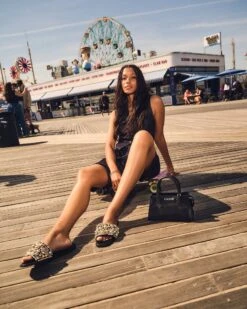 KLIO BLACK MULTI -Steve Madden Shop SM 2025 SUMMER DOMESTIC RETAIL BOARDWALK 03 KLIO BPEACHY