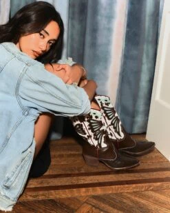 ARROYO BLUE MULTI -Steve Madden Shop SM 25 JULY SOCIAL 01 ARROYO BLUE 0536 R1 2