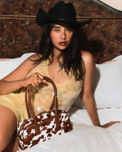 ANISE BAG BROWN COW PRINT 17 ANISE BAG BROWN COW PRINT -Steve Madden Shop SM 25 JULY SOCIAL 02 ASHWOOD BROWN 0271 R1 2