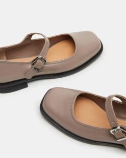 DELANCY TAUPE LEATHER 8 DELANCY TAUPE LEATHER -Steve Madden Shop STEVEMADDEN SHOES DELANCY TAUPE LEATHER 04