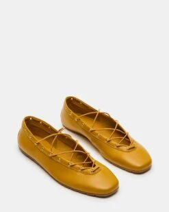 POINTE BANANA LEATHER -Steve Madden Shop STEVEMADDEN SHOES POINTE YELLOW LEATHER 02